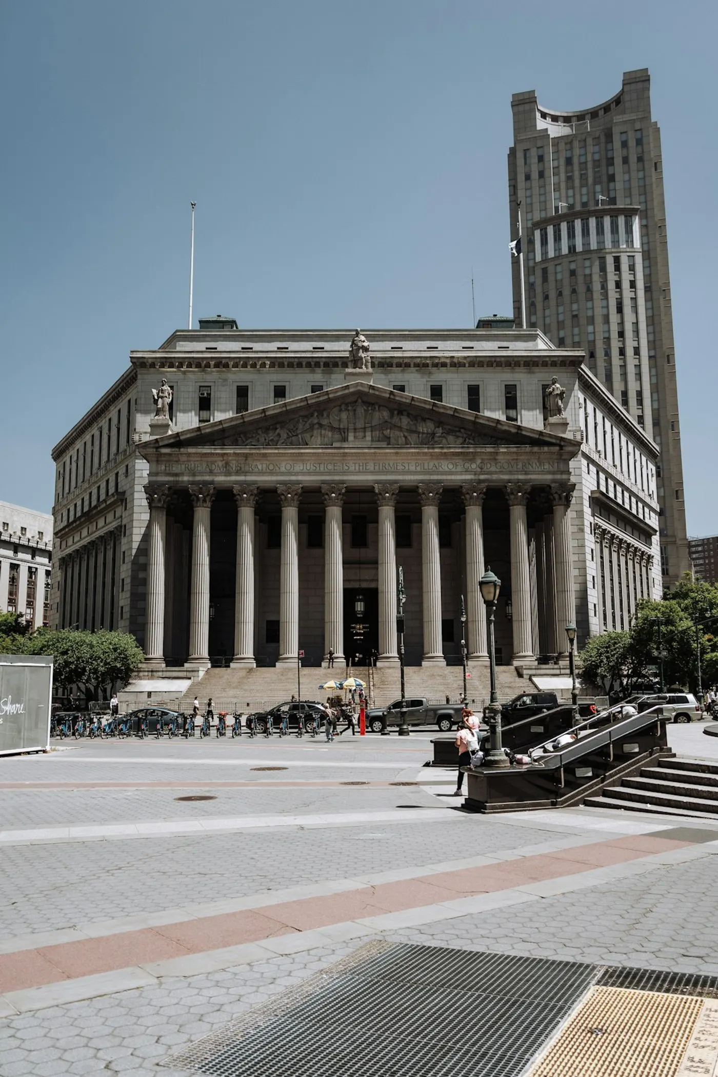 Columned courthouse building representing New York divorce laws